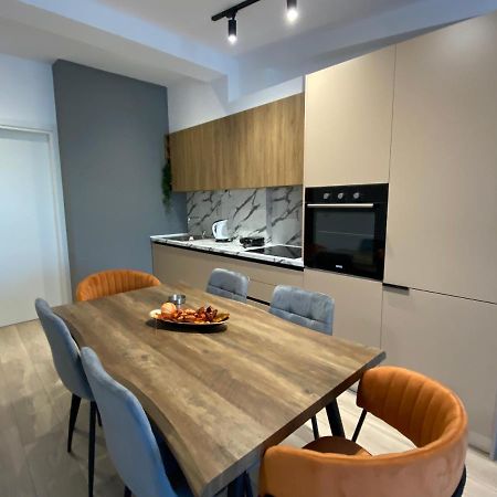 Brand New Apts Located At The City'S Main Square-100 Mbs Wifi Durrës Esterno foto