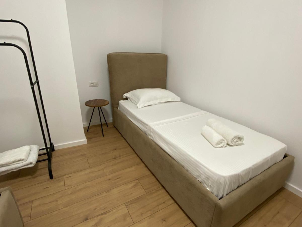 Brand New Apts Located At The City'S Main Square-100 Mbs Wifi Durrës Esterno foto
