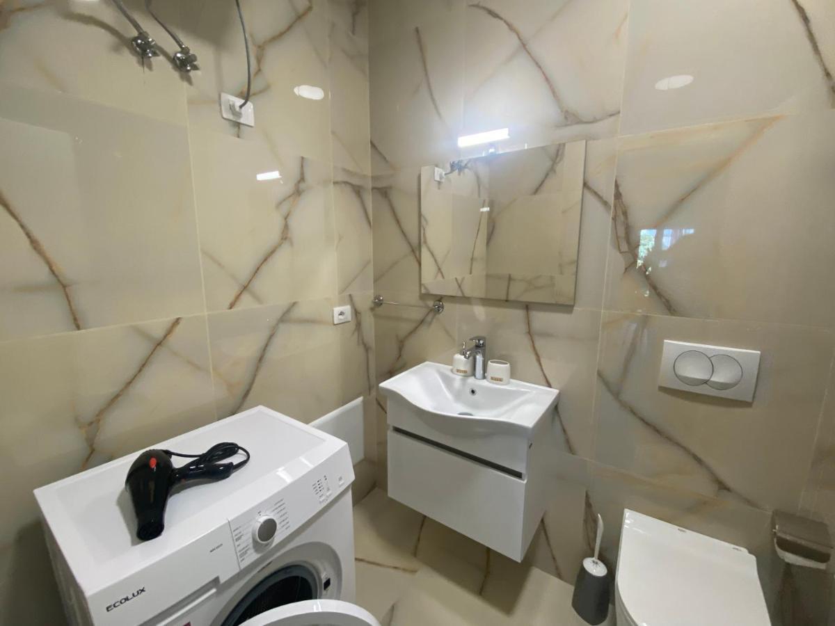Brand New Apts Located At The City'S Main Square-100 Mbs Wifi Durrës Esterno foto