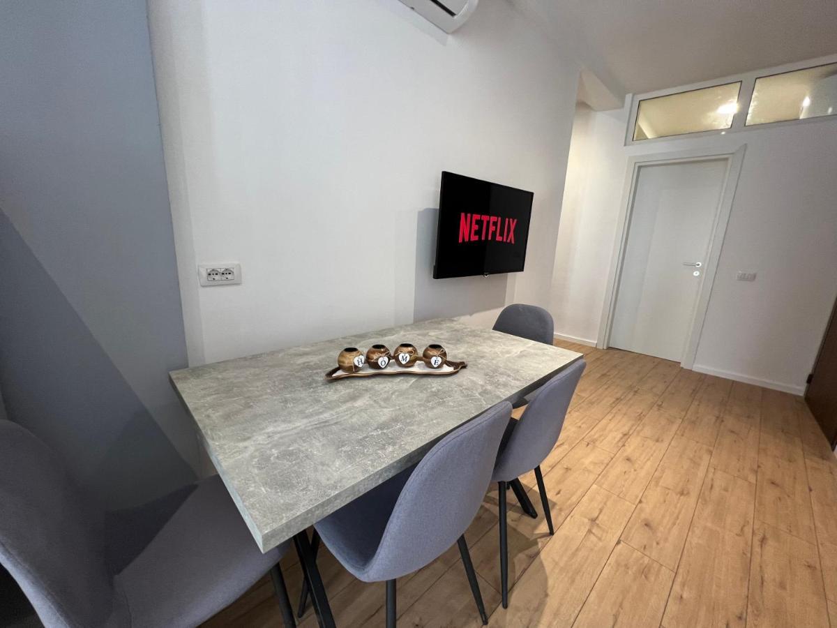 Brand New Apts Located At The City'S Main Square-100 Mbs Wifi Durrës Esterno foto