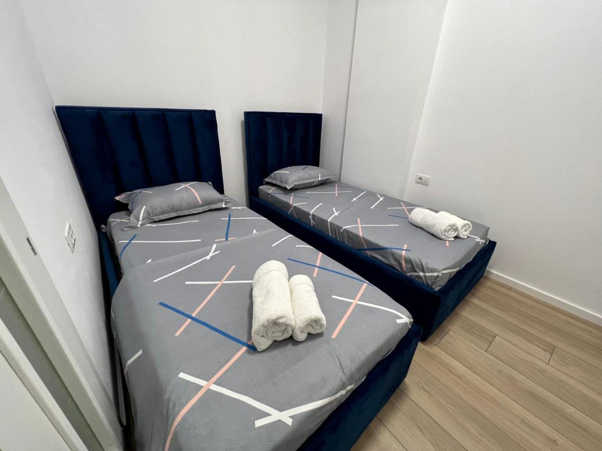 Brand New Apts Located At The City'S Main Square-100 Mbs Wifi Durrës Esterno foto