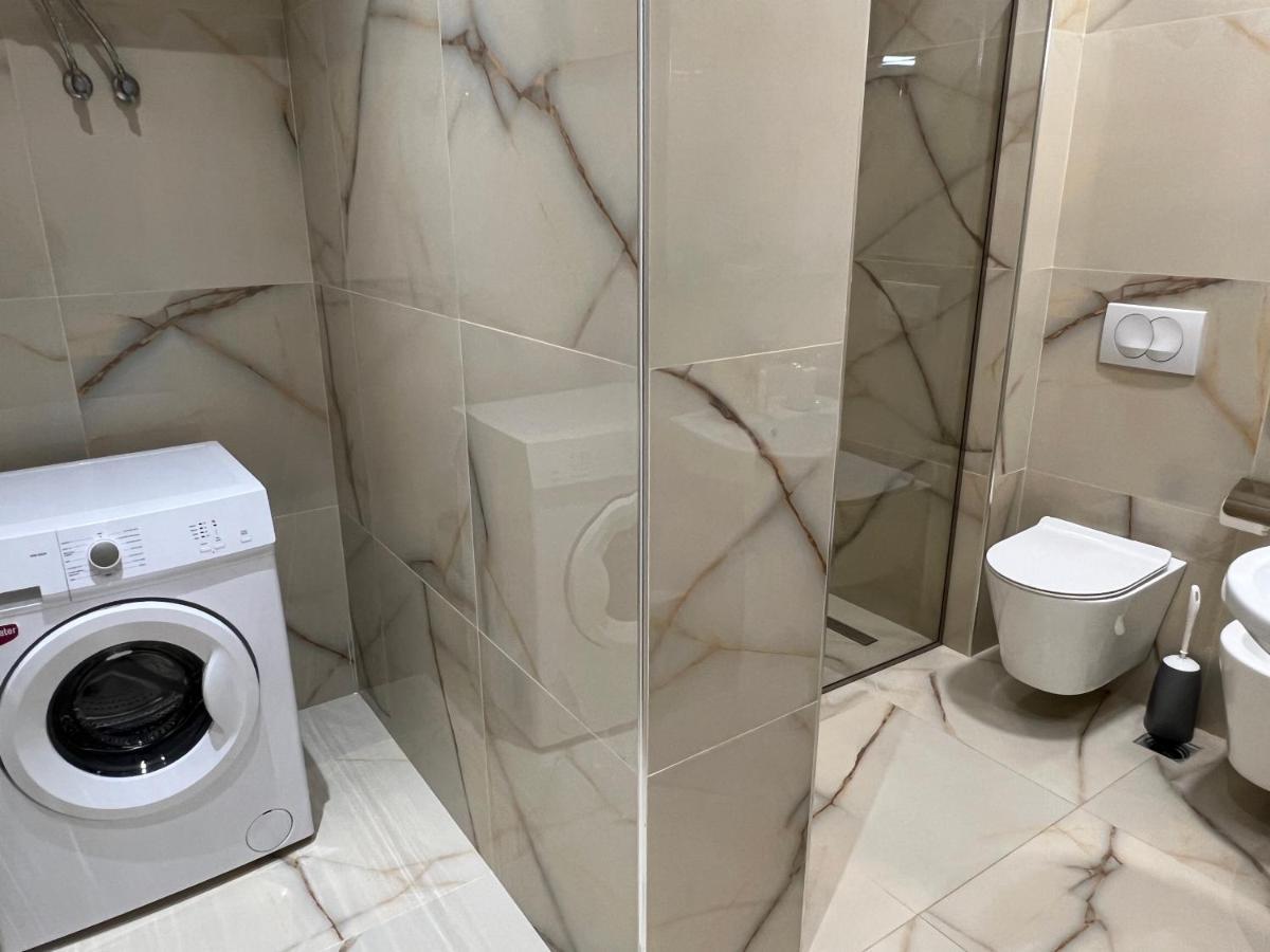 Brand New Apts Located At The City'S Main Square-100 Mbs Wifi Durrës Esterno foto