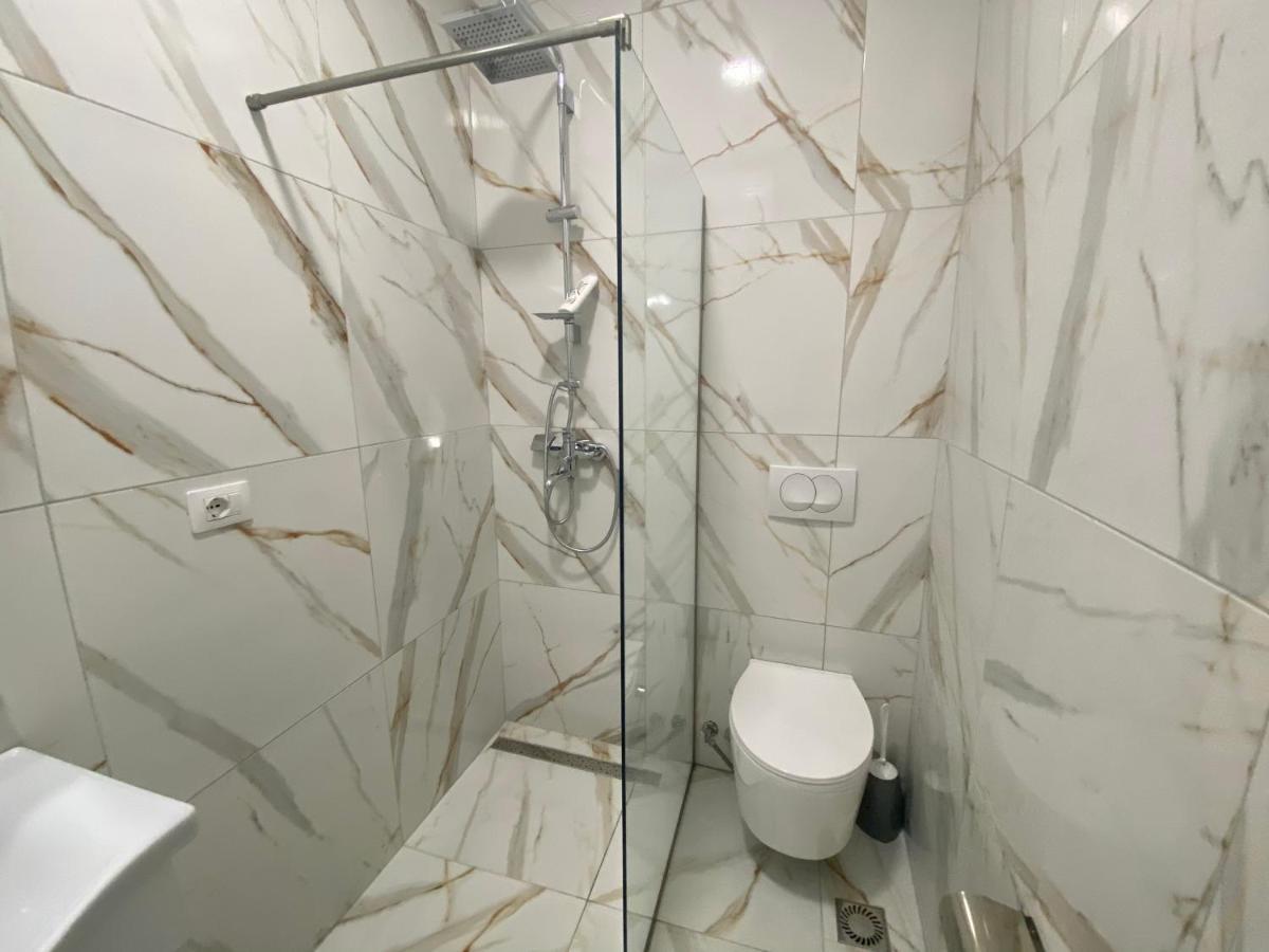 Brand New Apts Located At The City'S Main Square-100 Mbs Wifi Durrës Esterno foto