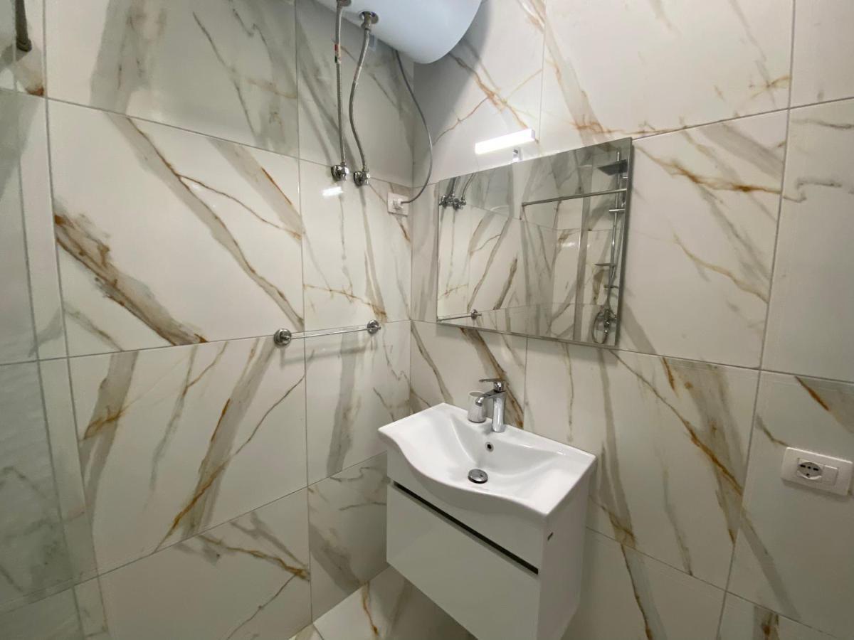 Brand New Apts Located At The City'S Main Square-100 Mbs Wifi Durrës Esterno foto